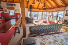 Nolyski, Hotham Heights